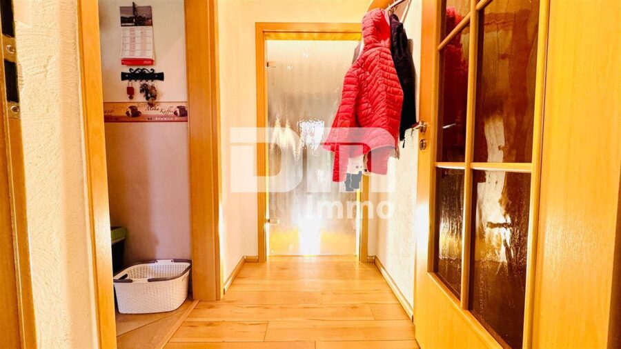 (Reserviert)!!!Umfassend saniertes Ein-/Zweifamilienhaus + Carport, PV-Anlage, Speicher, Wallbox - EG Windfang